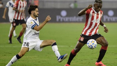 Estudiantes le gana a Vélez con un tanto del colombiano Manyoma.