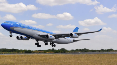 Argentina deberá pagar casi 400 millones de dólares por nacionalizar a Aerolíneas.  
