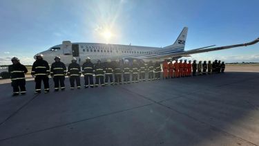 Dos aviones hidrantes se unen a combatir el incendio en el parque Nahuel Huapi. Foto: Gobierno de Santiago del Estero. 