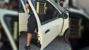 Bebé quedó encerrado en un auto en Neuquén: lo rescató la policía