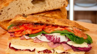 Focaccia casera para armar sanguchitos, una opción a la tarde de mates en la playa, río o pileta