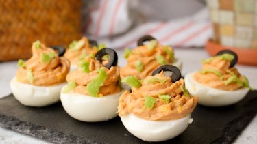 3 ideas fáciles de cómo hacer huevos rellenos para disfrutar en estas Fiestas