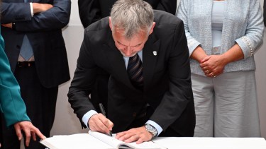 El ministro Gabriel Sánchez concluye gestiones para la colocación de Letras del Tesoro por unos 11.000 millones de pesos. Foto: Marcelo Ochoa.