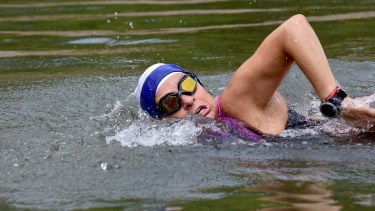 Cristina Ganem entrena en el río Limay. Foto: Matías Subat
