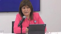 Imagen de La insólita canción que tocó la Orquesta Policial de Chubut para Patricia Bullrich: “Quién se ha tomado todo el vino” 