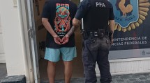 Imagen de Detienen a un joven en un kiosco narco de General Roca: había cocaína, marihuana y dinero