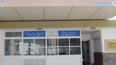 El efectivo fue internado en el Policlínico de Neuquén. 