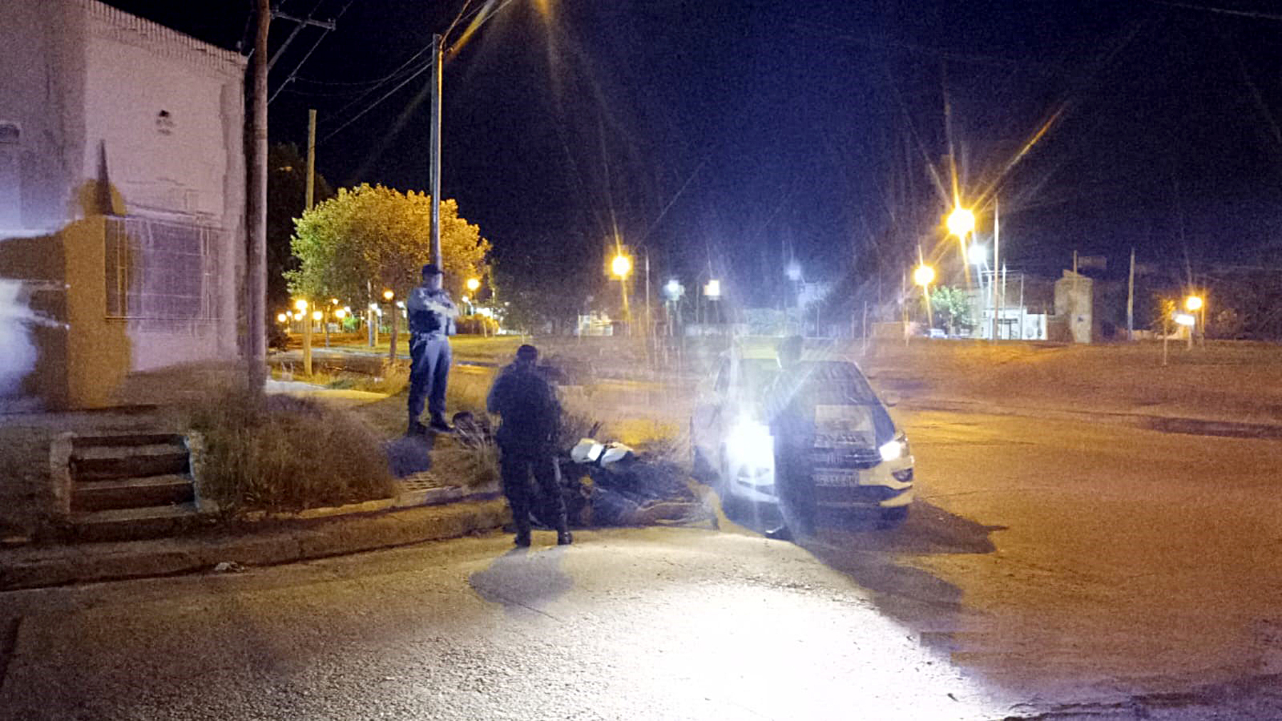 Persecución en barrio Los Olmos, en Roca. Foto Policía de Río Negro.