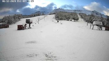 La nieve cubrió el cerro Chapelco en San Martín de los Andes, Foto: Captura cámara en vivo Chapelco Ski Resort