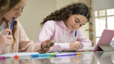 Estudiantes secundarios.-