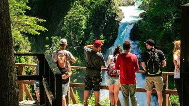 Abren la senda a Cascada Chachín, cómo llegar a este salto mágico que une Chile con Argentina