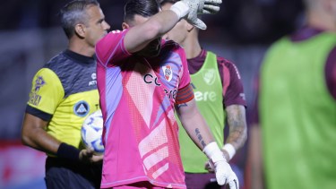 Un insólito error de Armani terminó en gol para Platense. (Foto: Fotobaires)