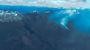 Incendio al sur de Bariloche: se sumaron 30 brigadistas de Neuquén y Chubut al combate del fuego