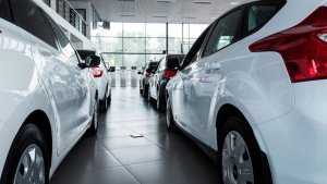 Fuerte reducción de impuestos para autos y motos: cuáles son y el beneficio especial para los híbridos y eléctricos