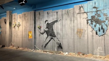 Abrió en Madrid un museo de reproducciones de obras de Banksy: así es por dentro