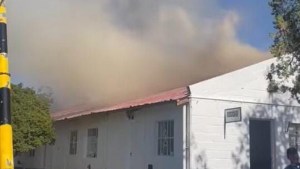 Video | Fuego en una sede policial de Sierra Grande: qué pasó en la escuela de suboficiales