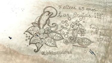 Celebró el aniversario de Las Grutas con su arte en la arena, pero algo la pone triste