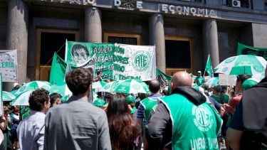 Empleados del Ministerio de Economía situados en planta permanente pasarán a situación de disponibilidad. Crédito: Noticias Argentinas. 