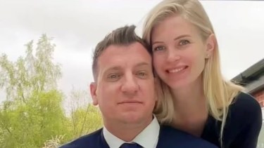 Maxi López y su mujer
