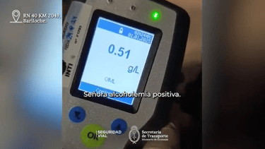 Video | «Brindé con champagne, soy chiquita»: otra alcoholemia insólita en Bariloche
