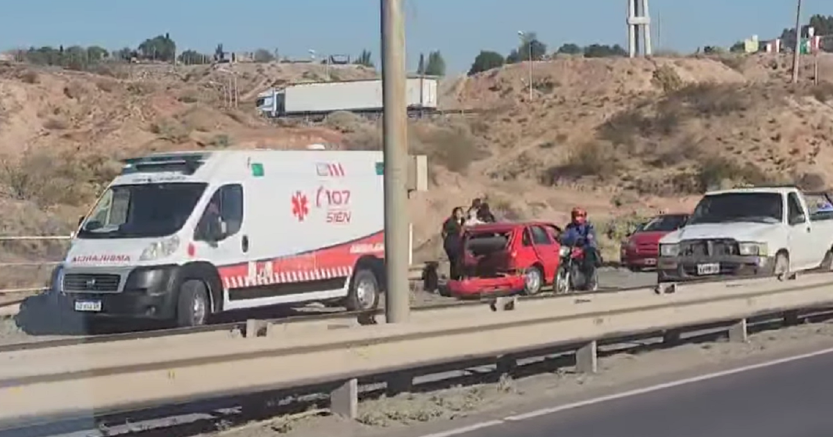 Video | Choque en cadena sobre Ruta 7 cerca del ingreso a Neuquén: dos ...