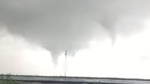 Video | En medio de la tormenta, apareció un tornado en la costa de Buenos Aires: las imágenes