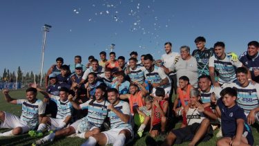 La Amistad goleó a Estudiantes Unidos y se metió en la final del Regional Amateur
