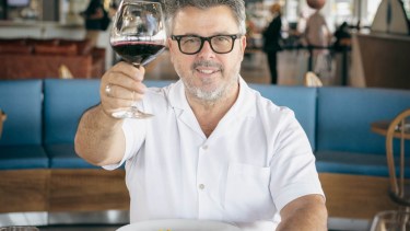 Donato de Santis realizó un divertido desafío con agua en Zapala: ¿cuál es la mejor?