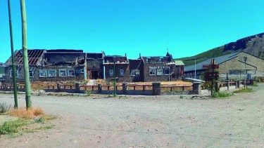 La Escuela N° 164 el CPEM 74 y el Jardín de Infantes ubicados en el paraíso: Caviahue