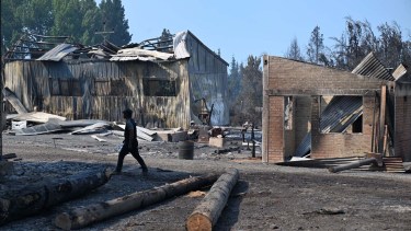 El fuego en El Bolsón arrasó 120 viviendas. No hay escuelas afectadas en lo edilicio, pero el Gobierno decidió postergar el inicio de clases por el contexto general de la zona. Foto: Chino Leiva
