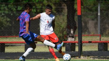 El roquense Alejo Tabares llegó a Newell's y arrancaría de titular.