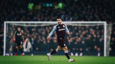 River habría consultado por la situación de Emiliano Buendia en el Aston Villa.