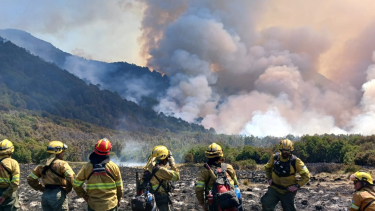 Incendios en la Patagonia: Incendios en la Patagonia: controlaron el fuego cerca de Puerto Madryn y llegó la lluvia al parque Lanín