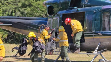 Pese a la labor de los brigadistas, el siniestro podría extenderse hasta el otoño, reconocieron - Foto: Parque Nacional Nahuel Huapi. 