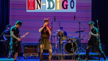 Un grupo para no dejar pasar. (FOTO;: Gentileza zapala.noticias. com.ar)