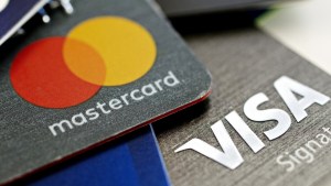 Fallo judicial obliga a Visa y Mastercard a devolver cargos ilegales: qué usuarios recibirán dinero
