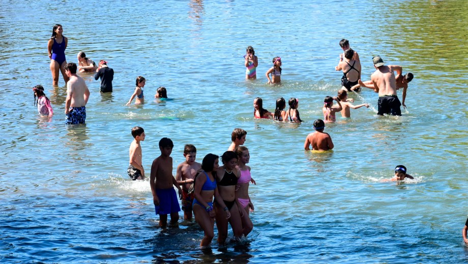 Neuquén cuenta con cuatro balnearios, zonas seguras para disfrutar del agua en verano. Foto: Cecilia Maletti