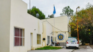 Viedma: policías fueron por disparos y los recibieron con tiros contra el patrullero