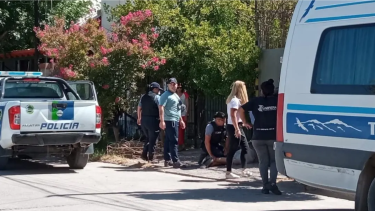 Cinco Saltos: una pareja terminó detenida por disparar contra una vivienda tras un altercado previo