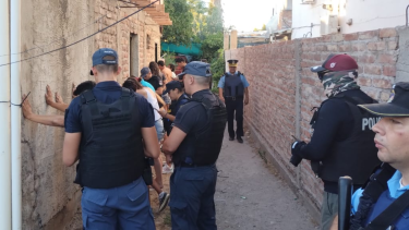 Hubo allanamientos e identificaciones en Villa Florencia de Neuquén. Foto Gentileza Policía de Neuquén.