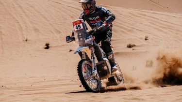 El neuquino Rostan completó la cuarta etapa y sigue adelante en su segunda experiencia en el Dakar.