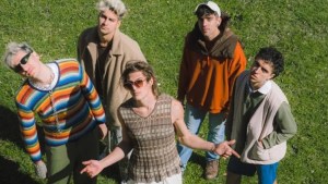 Conocé a «Un verano», la banda que tocará en la Fiesta de la Confluencia 2025