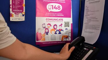 Hay dos operadoras como mínimo por turno. La atención es confidencial y gratuita. Foto Cecilia Maletti.