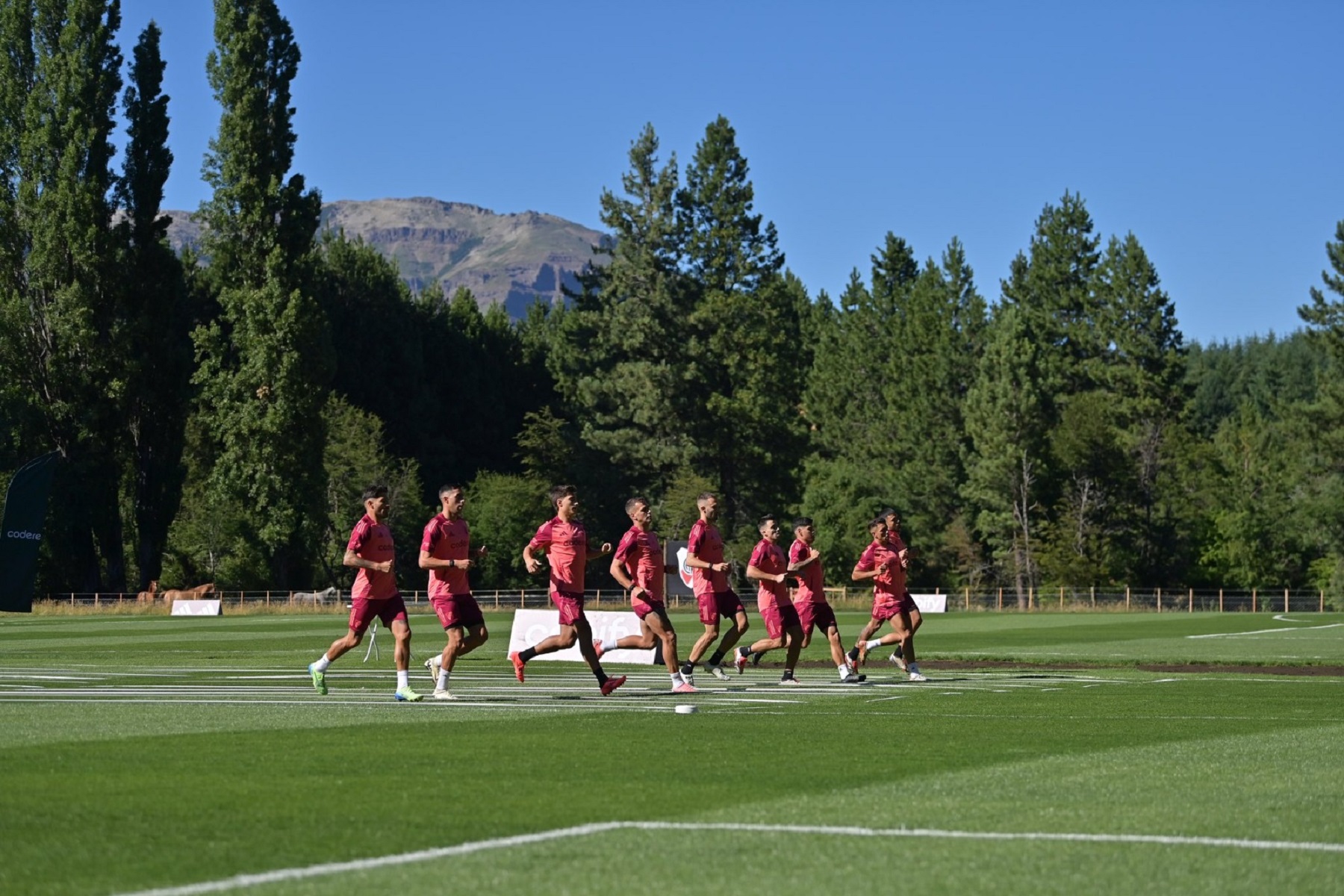 River hizo su pretemporada por tercera vez en San Martín de los Andes. Fotos: Prensa River.