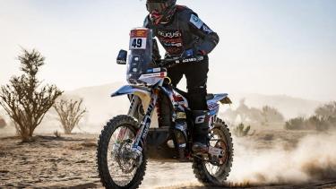 El piloto neuquino continúa siendo protagonista en el exigente Dakar 2025. 