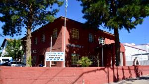 Detenidos sin agua, ni ventilación en una comisaría del centro de Neuquén: «es una cueva»