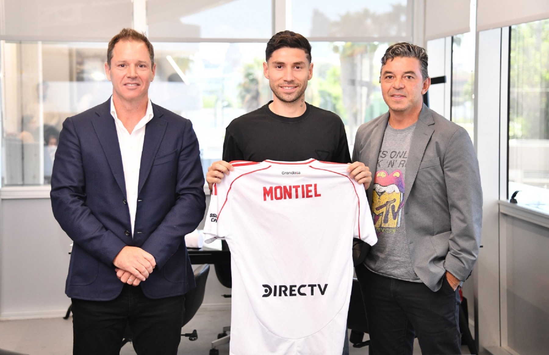 River presentó a Gonzalo Montiel en redes sociales.