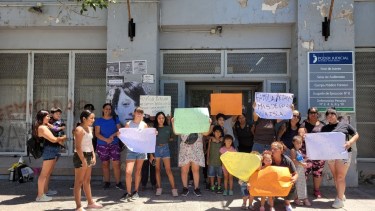 Audiencia por un camino en isla Jordán, en Cipolletti. Gentileza