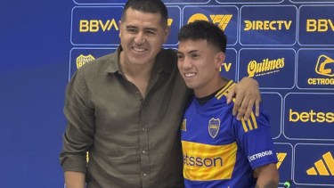 Juan Román Riquelme acompañó la presentación de los nuevos refuerzos de Boca. 