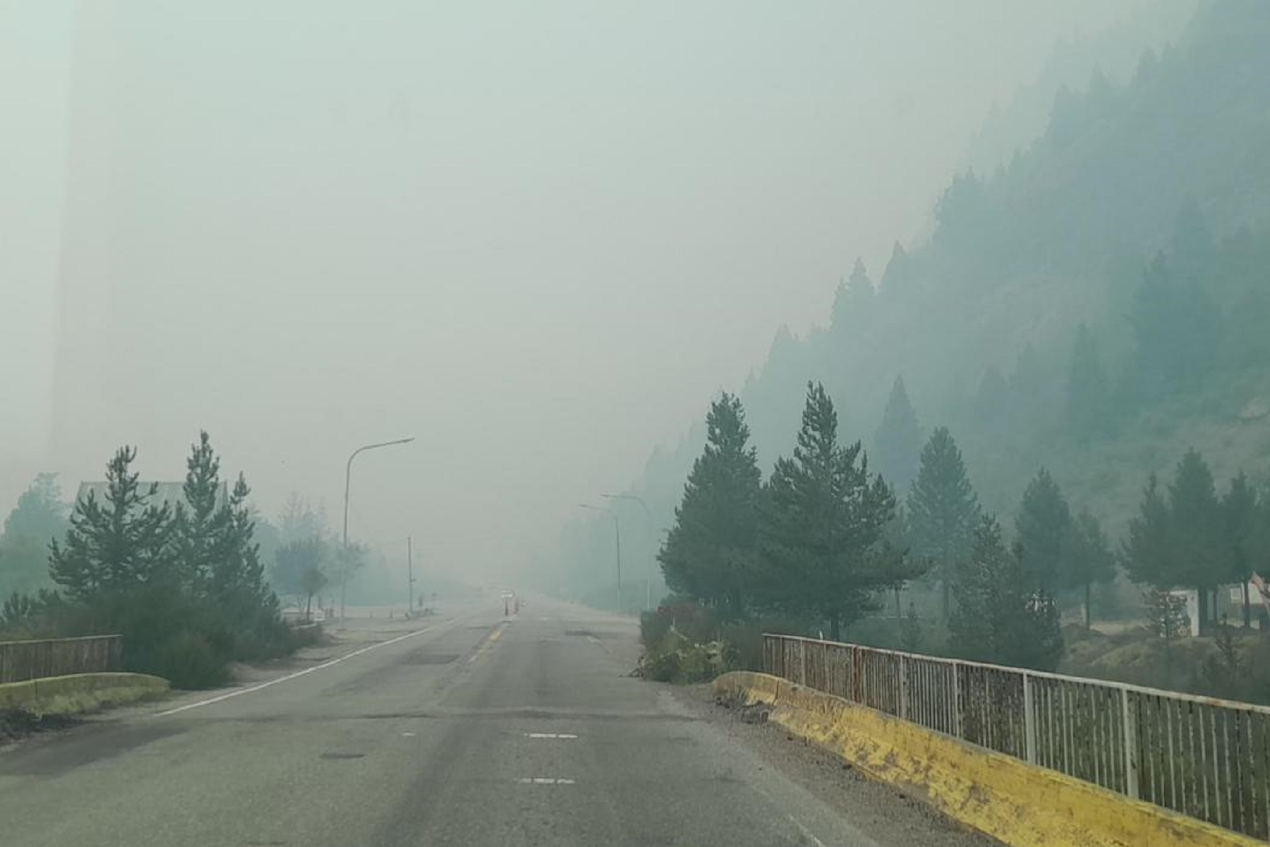 Ruta 40 bajo humo entre Bariloche y El Bolsón: el tramo más complicado ...